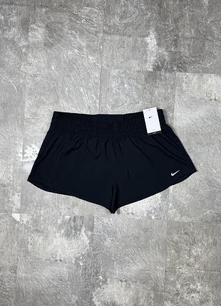 Нові жіночі шорти nike налобний dri-fit біг тренування фітнес чорні з біркою xl / найк шорти женские беговые тренировочные с биркой черные 138сим