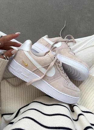 Класні жіночі кросівки nike air force 1 low pink foam white нюдові