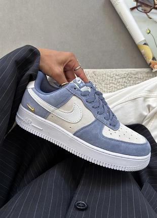 Класні жіночі кросівки nike air force 1 low smallhook mini swoosh series джинсові молочні