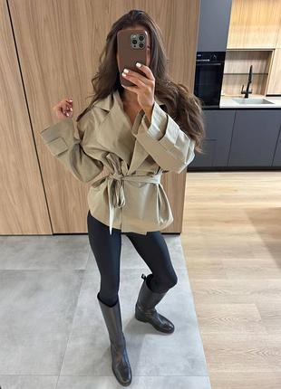 Розкішний тренч з акцентними плечима з щільного котону