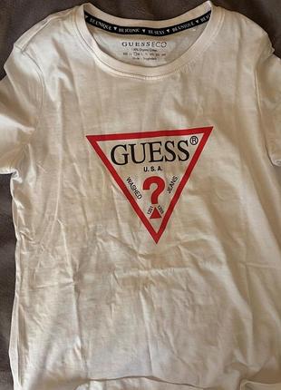 Женская футболка guess