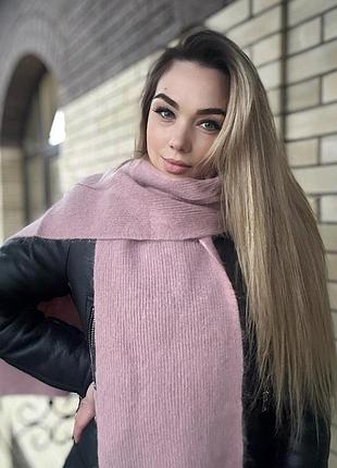 Женский теплый шарф пудрового цвета