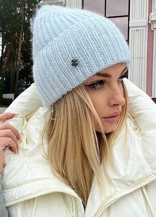Женская шапка на флисе голубого цвета
