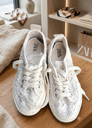 Кросівки zara