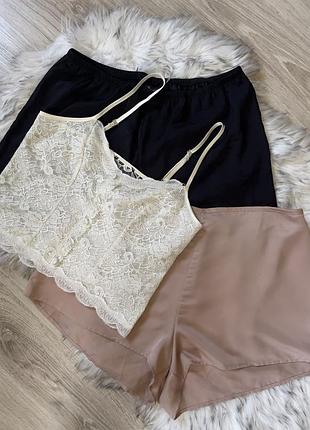 Білий мереживний топ майка