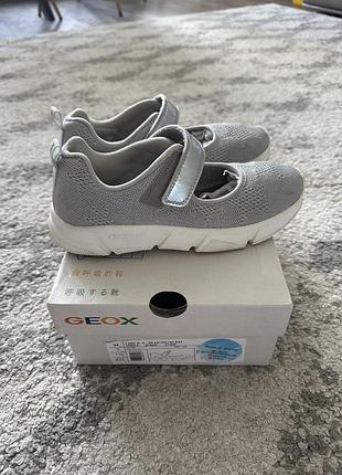 Кросівки для дівчинки geox 34