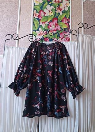 Красива чорна блуза в принт з гудзиками arna york collection.
