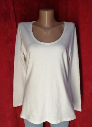 Белая трикотажная женская кофта