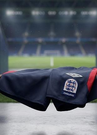 Вінтажні футбольні шорти збірної англії від umbro (офіційна ліцензія). ера / період: вінтаж (середина 2000-х років).