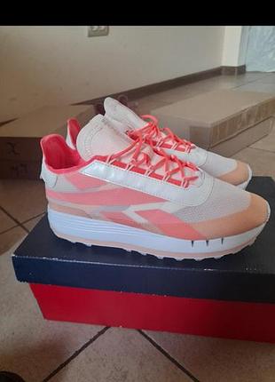Оригінальні reebok кросівки