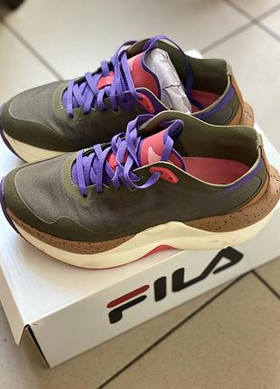 Неймовірно зручні спортивні кросівки fila