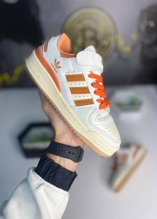 Стильні жіночі кросівки adidas forum 84 white/orange