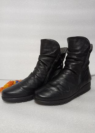 Ботинки на женщину из натуральной кожи на осень и зиму.
