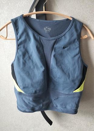 Топ спортивный nike