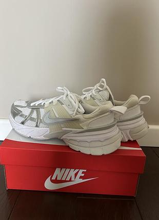 Nike v2k run кросівки