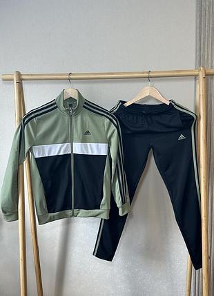 Костюм adidas оригінал на 11-12 років