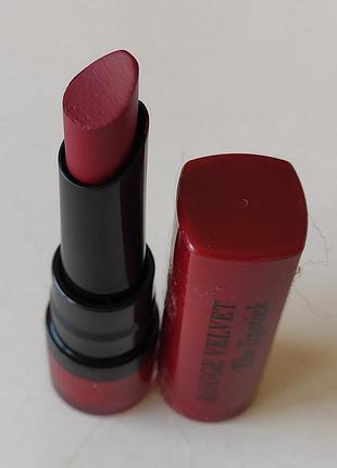 Помада bourjois rouge velvet the lipstick
#11 berry formidable нова
