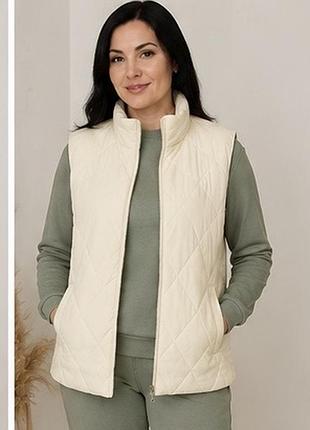 Жіноча стьобана жилетка casual comfort, молочна, розмір uk 22 (наш 50-52)