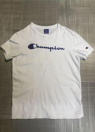 Champion 💙чоловіча біла  футболка з  вишитим логотипом на грудях та рукаві 💛розмір м/46. чоловічий одяг/жіночий одяг/унісекс