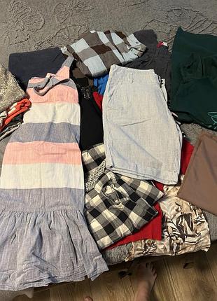 Подарую жіночий одяг розмір с