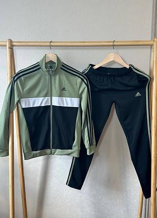 Костюм adidas на 11-12 років
