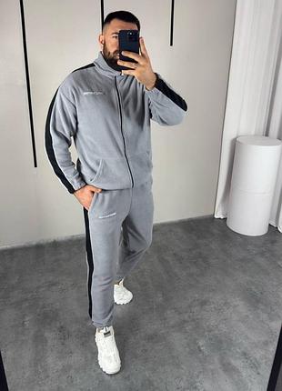 Мужской спортивный костюм