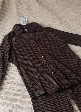 Коричневий костюм жатка, плісерований шоколадний костюм amisu new yorker