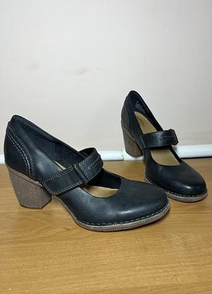 Жіночі туфлі clarks artisan mary jane 40-40.5 розмір