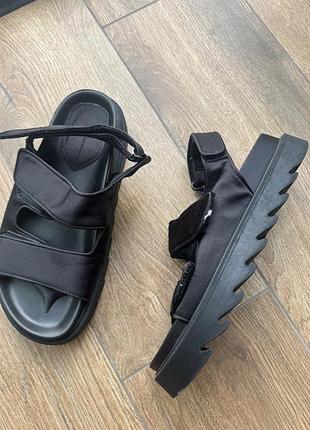 Босоніжки zara