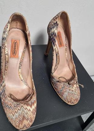 Різнокольорові туфлі-човники missoni rashel firenze chiaro оригінал
розпродаю свій гардероб