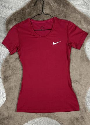 Жіноча оригінальна спортивна футболка nike dri-fit