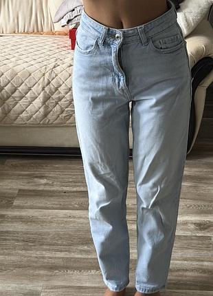 Світло-голубі джинси zara mom / high waist