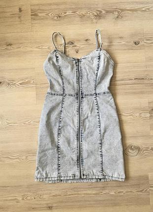 Короткий блакитний джинсовий сарафан бренду denim & co. з ефектом «вареного» деніму