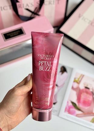 Лосьйон  для тіла petal buzz victoria’s secret