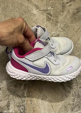 Кросівки на дівчинку nike
