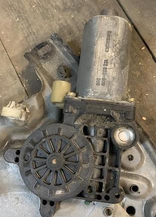 Моторчик склопідйомника задній правий renault laguna 1 93-01 0130821641