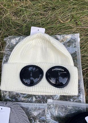 Шапка c.p. company goggle beanie молочна / біла