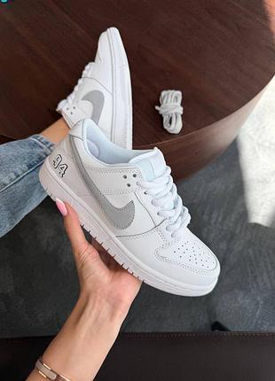 Nike sb dunk low x supreme white grey