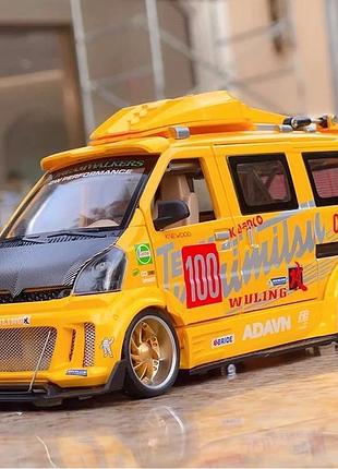 Металлическая модель мини-вена wuling van 1:24, спортивный тюнинг, инерционная машинка со светом и звуком, желтая