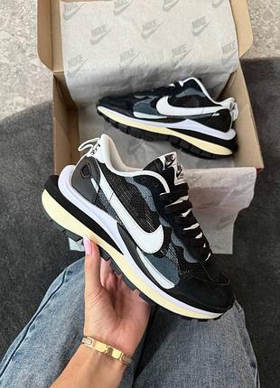 Nike x sacai vaporwaffle black white