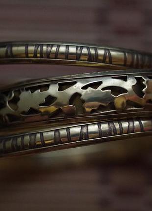 Набір 3 золотистих етно браслетів із чеканкою. індія трайбл