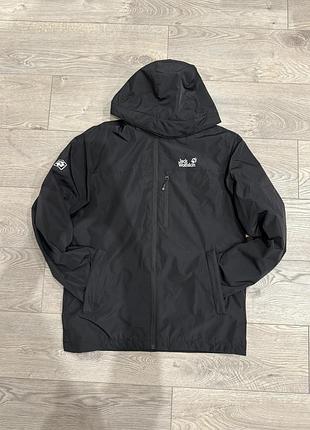 Стильна та практична вітровка jack wolfskin із капюшоно.