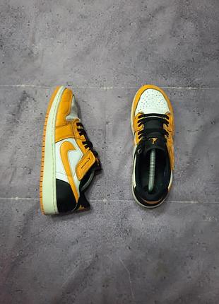 Кросівки nike jordan розмір 40 жовто-білі