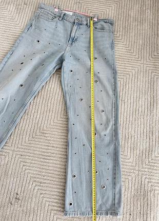 Стильні джинси zara з люверсами, розм. xl 44 (eur) / 12 (usa)