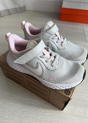 Nike revolution 5.