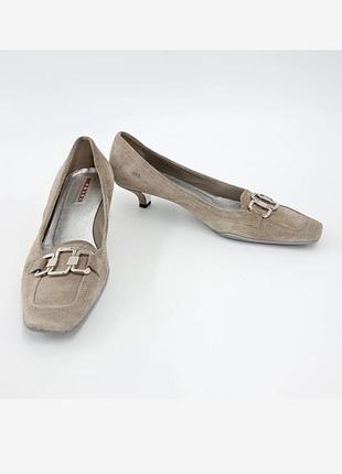 Замшеві вінтажні бежеві туфлі, лофери « kitten heels » prada