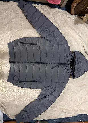 Продам чоловічу демісезонну курточку фірми cropp