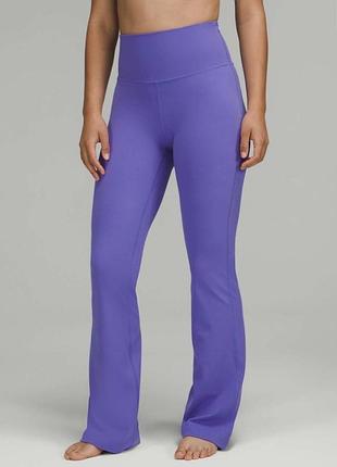 Штани кльош lululemon groove з надвисокою посадкою лавандового кольору