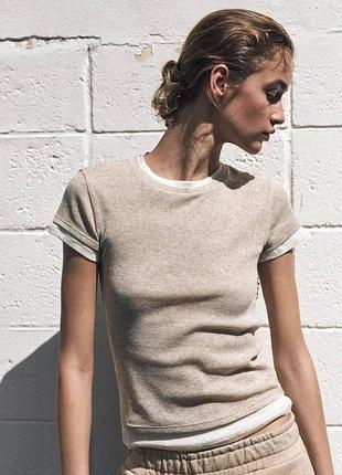 Жіноча стильна подвійна еластична футболка бежево-біла zara