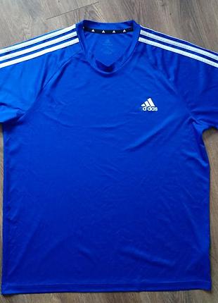 Брендовая футболка adidas.